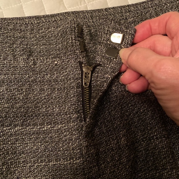 Skirt - Ann Taylor 8P mini, black and white, front zip. - Picture 2 of 8